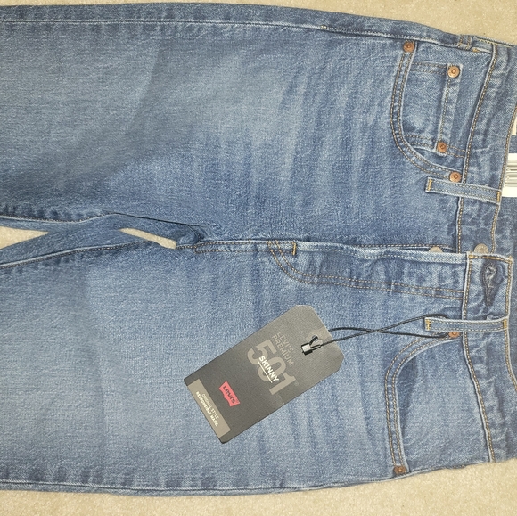 Levi's - Picture 2 of 5